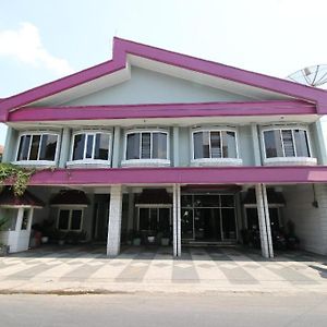 Familie Ayu Hotel